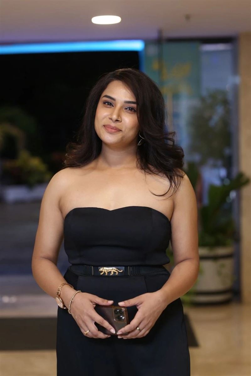 Telugu Actress Hari Teja at Aa Okkati Adakku Movie Pre Release Event